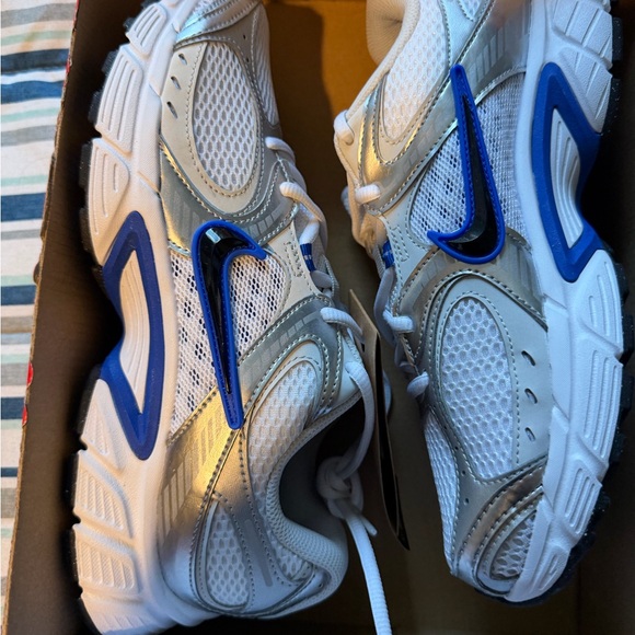 Nike Other - NIKE V5 RNR size 8